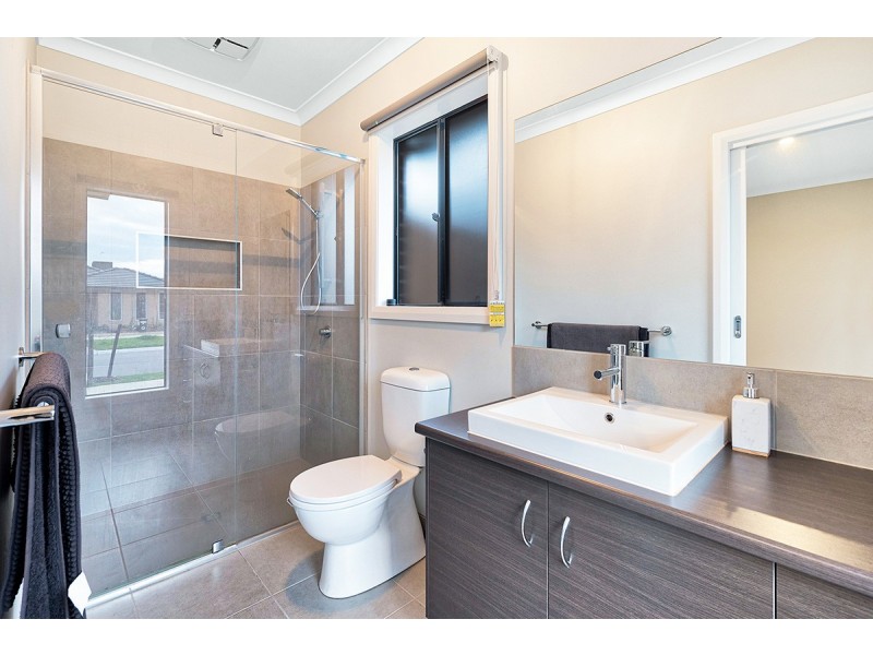 5 Pedro Street, Clyde North VIC 3978