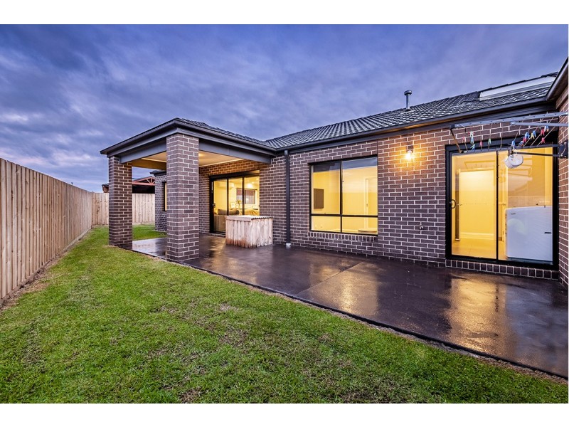 5 Pedro Street, Clyde North VIC 3978