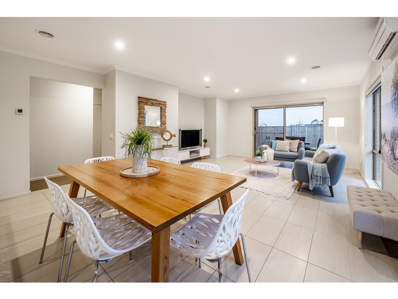 12 Fenway Boulevard, Clyde North VIC 3978