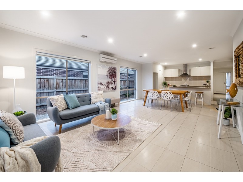 12 Fenway Boulevard, Clyde North VIC 3978