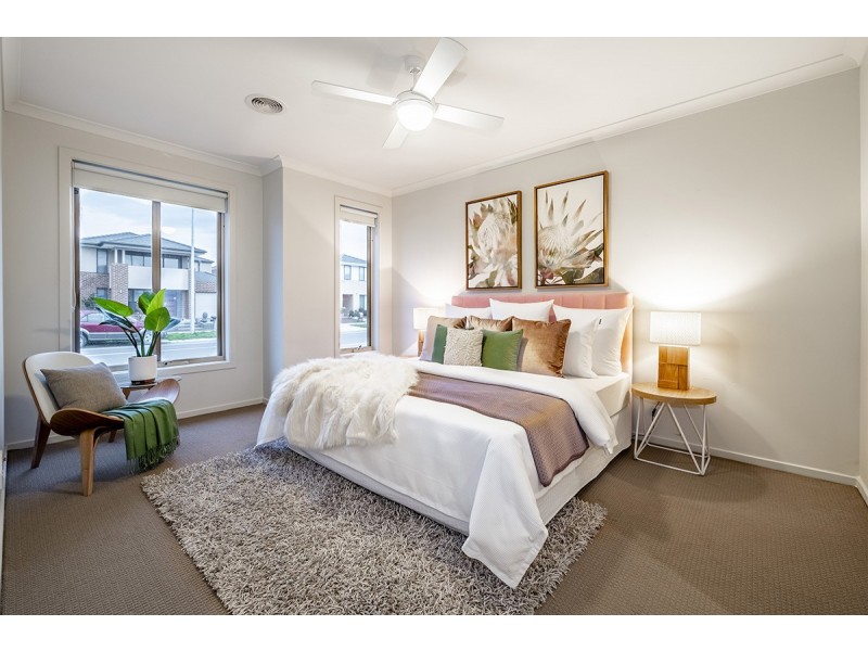 12 Fenway Boulevard, Clyde North VIC 3978