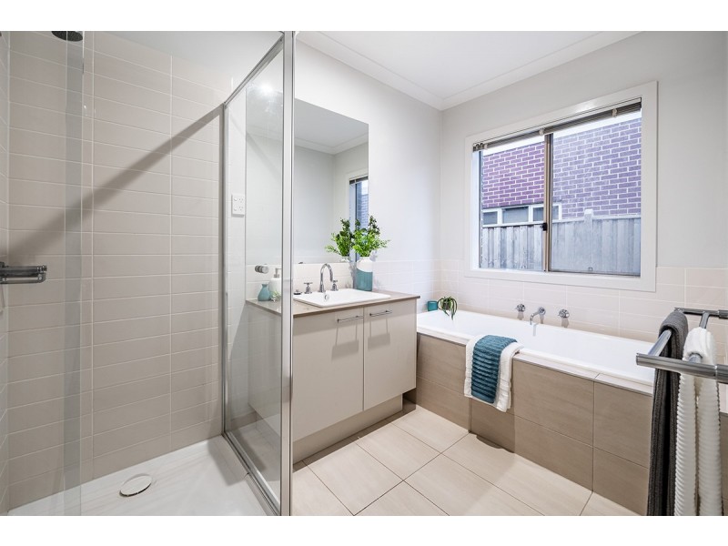 12 Fenway Boulevard, Clyde North VIC 3978