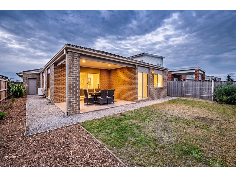12 Fenway Boulevard, Clyde North VIC 3978