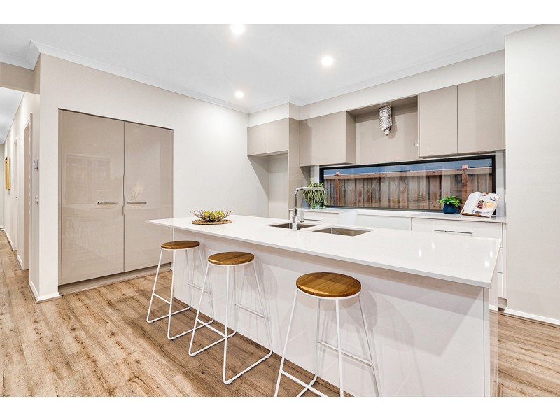 8 and 10 Owlcat Avenue, Clyde North VIC 3978