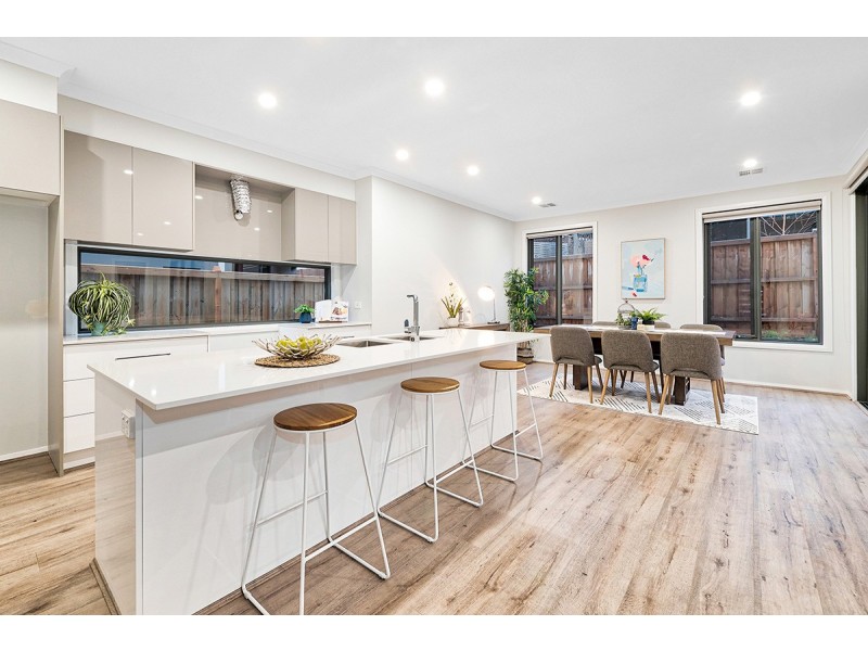 8 and 10 Owlcat Avenue, Clyde North VIC 3978