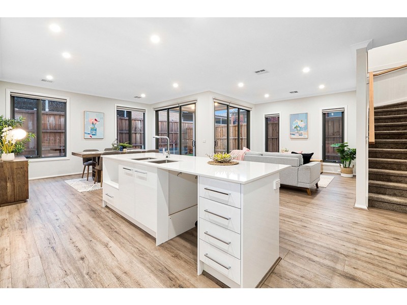 8 and 10 Owlcat Avenue, Clyde North VIC 3978