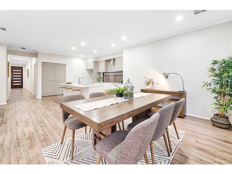 8 and 10 Owlcat Avenue, Clyde North VIC 3978