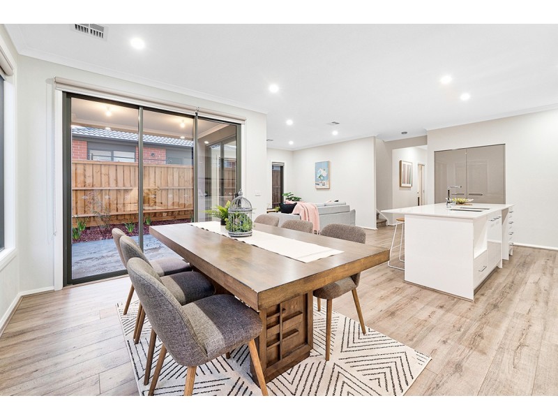 8 and 10 Owlcat Avenue, Clyde North VIC 3978