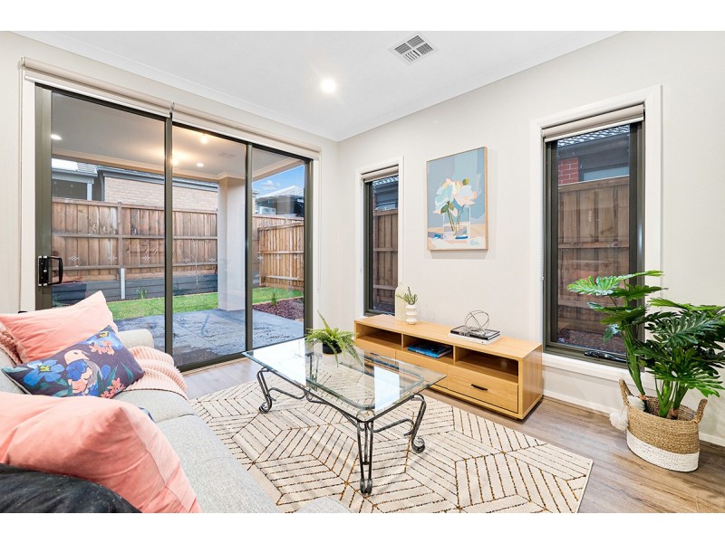 8 and 10 Owlcat Avenue, Clyde North VIC 3978