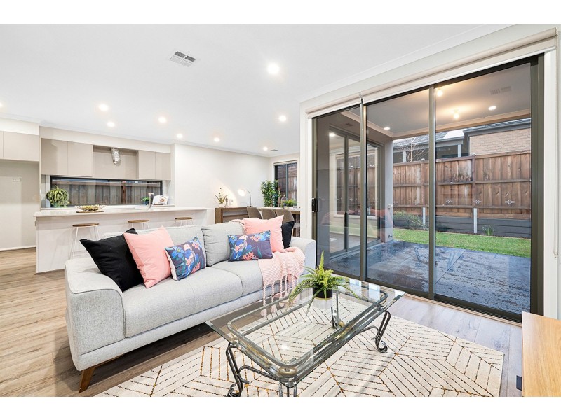 8 and 10 Owlcat Avenue, Clyde North VIC 3978