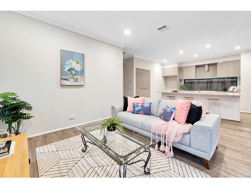 8 and 10 Owlcat Avenue, Clyde North VIC 3978