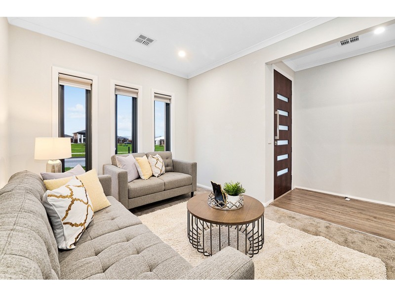 8 and 10 Owlcat Avenue, Clyde North VIC 3978