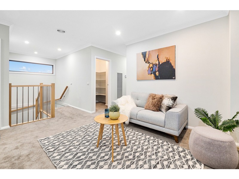 8 and 10 Owlcat Avenue, Clyde North VIC 3978