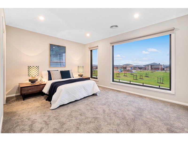 8 and 10 Owlcat Avenue, Clyde North VIC 3978