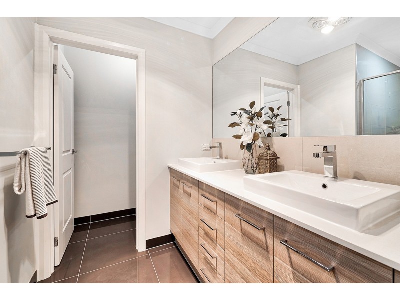 8 and 10 Owlcat Avenue, Clyde North VIC 3978