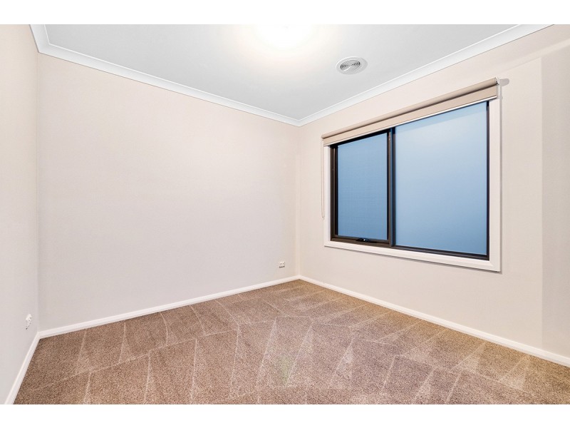 8 and 10 Owlcat Avenue, Clyde North VIC 3978