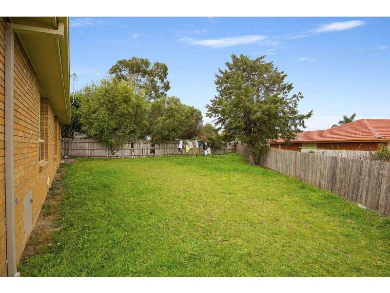 8 Fernshaw Gardens, Hallam VIC 3803