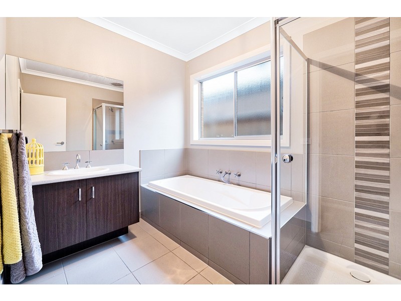 57 Bradman Drive, Cranbourne West VIC 3977