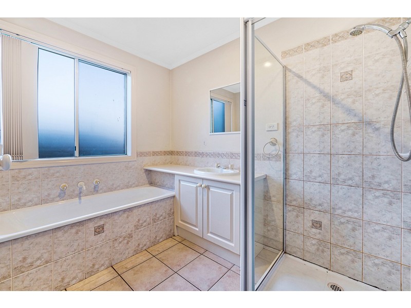 48 Earlsfield Drive, Berwick VIC 3806