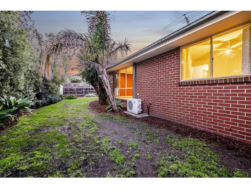 48 Earlsfield Drive, Berwick VIC 3806