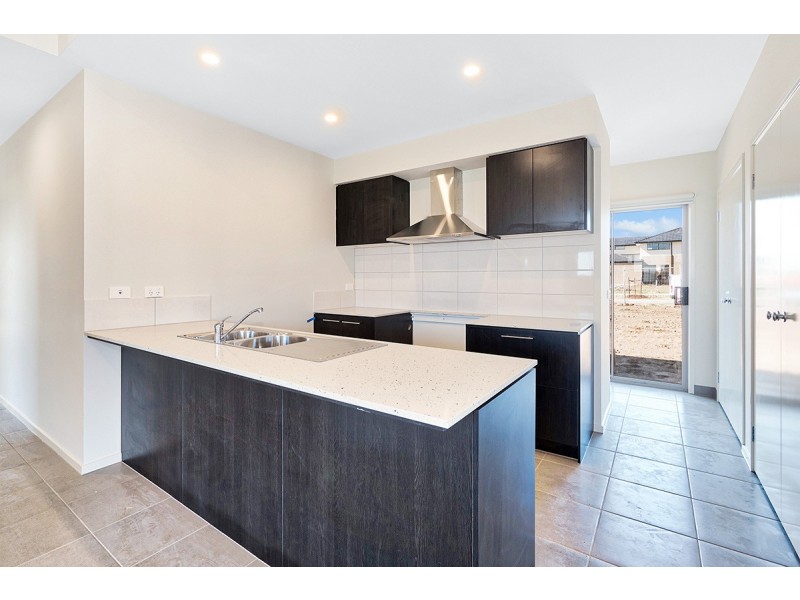 113 Strathlea Drive, Cranbourne West VIC 3977