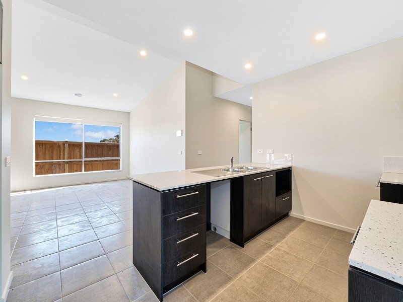 113 Strathlea Drive, Cranbourne West VIC 3977