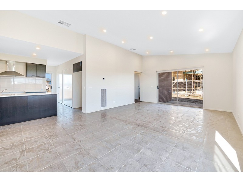 113 Strathlea Drive, Cranbourne West VIC 3977