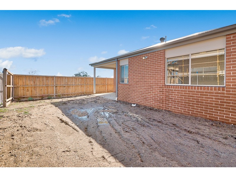 113 Strathlea Drive, Cranbourne West VIC 3977