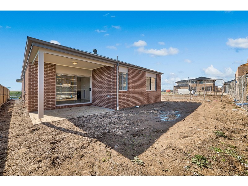 113 Strathlea Drive, Cranbourne West VIC 3977