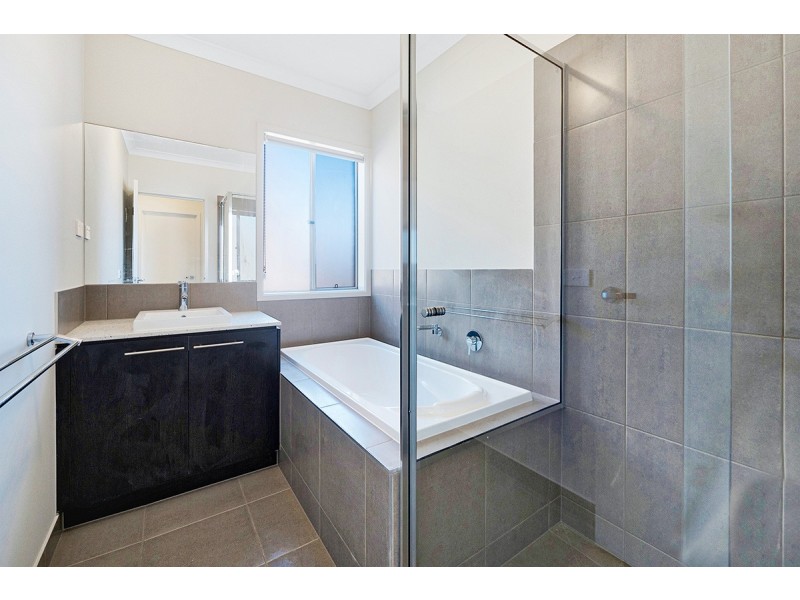 113 Strathlea Drive, Cranbourne West VIC 3977