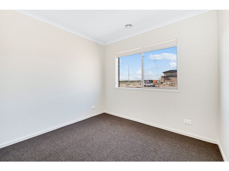 113 Strathlea Drive, Cranbourne West VIC 3977