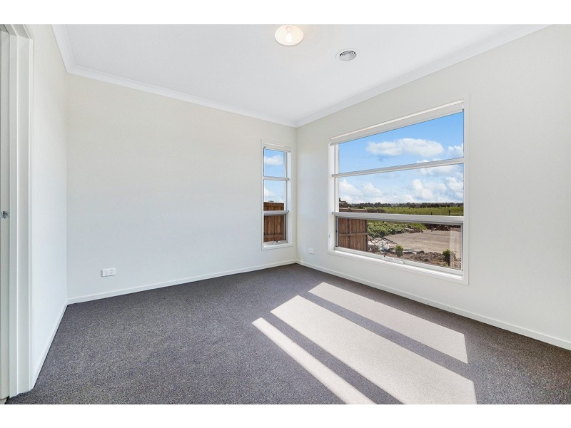 113 Strathlea Drive, Cranbourne West VIC 3977