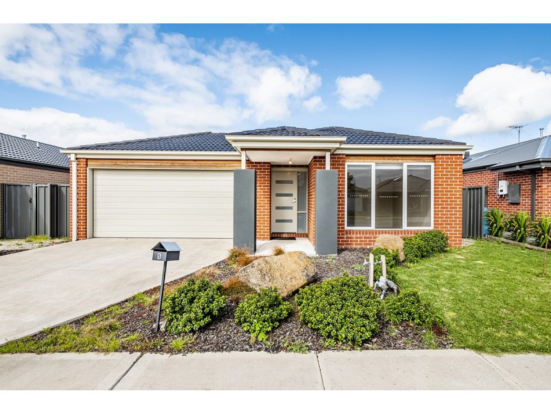 5 Baranello Crescent, Cranbourne East VIC 3977