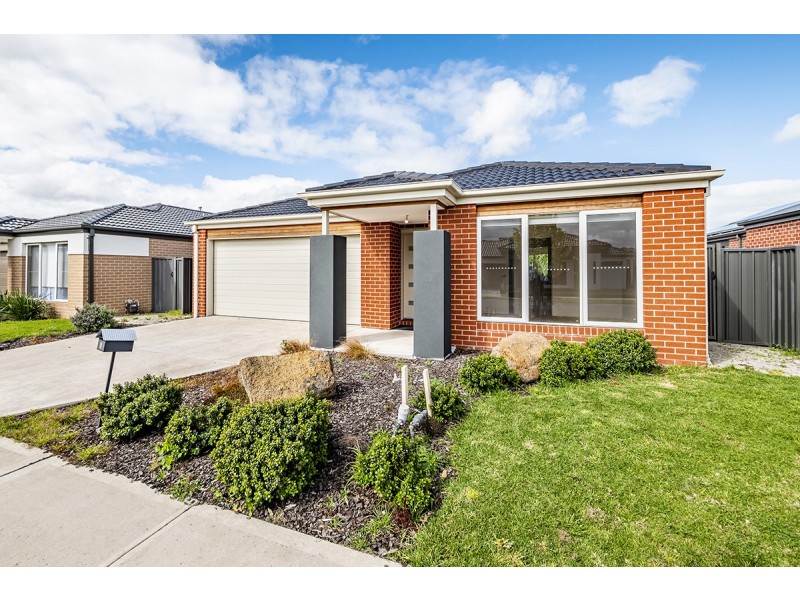 5 Baranello Crescent, Cranbourne East VIC 3977