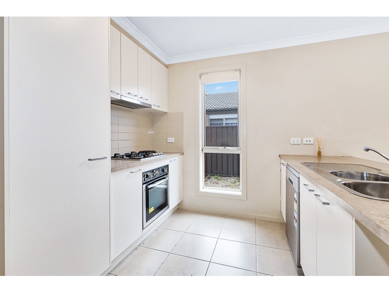 5 Baranello Crescent, Cranbourne East VIC 3977