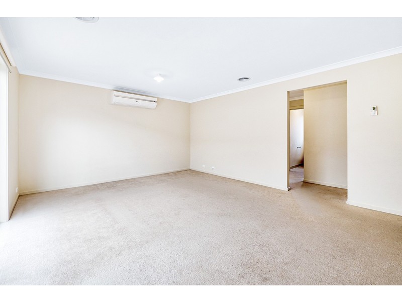5 Baranello Crescent, Cranbourne East VIC 3977