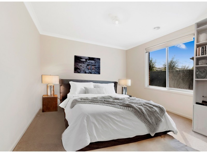 5 Baranello Crescent, Cranbourne East VIC 3977