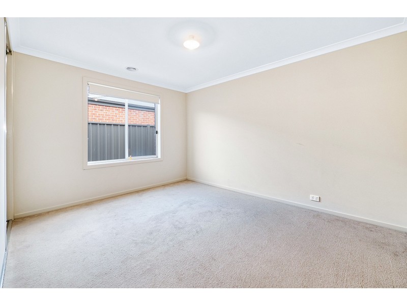 5 Baranello Crescent, Cranbourne East VIC 3977