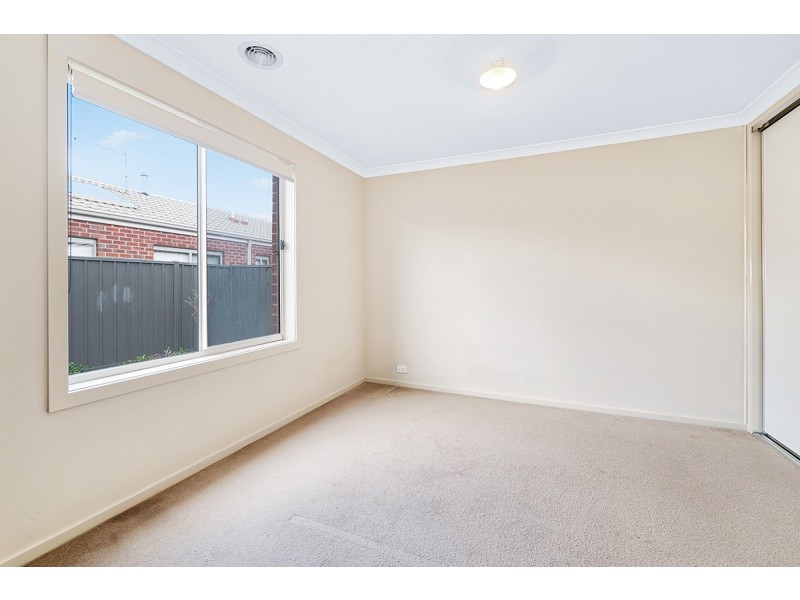 5 Baranello Crescent, Cranbourne East VIC 3977