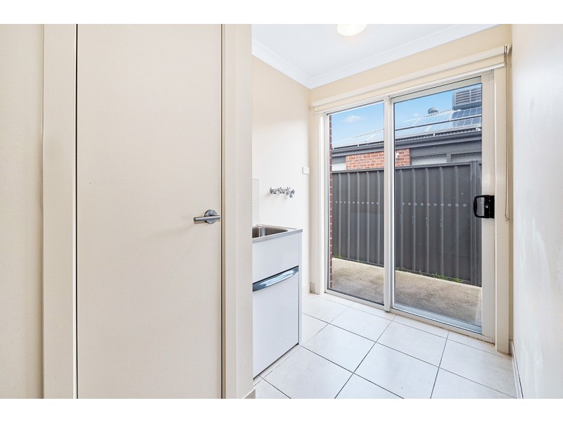 5 Baranello Crescent, Cranbourne East VIC 3977