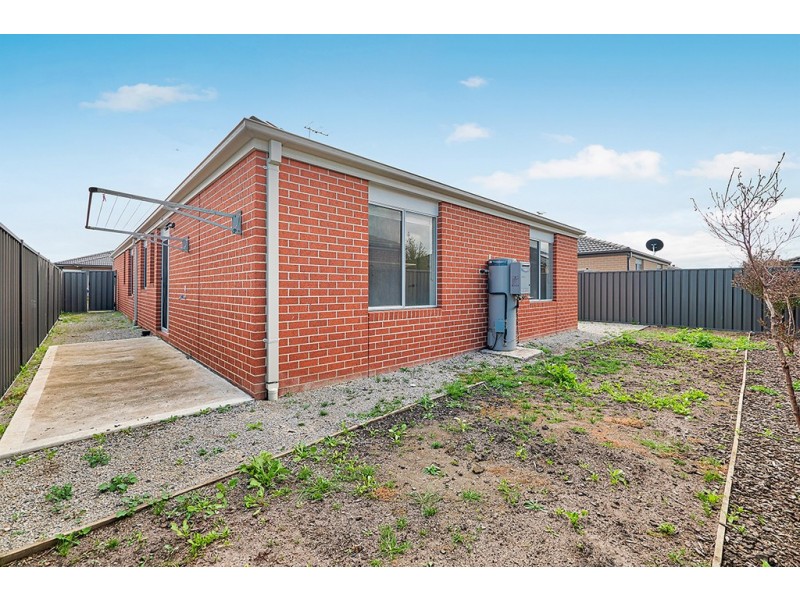 5 Baranello Crescent, Cranbourne East VIC 3977
