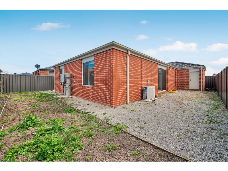 5 Baranello Crescent, Cranbourne East VIC 3977