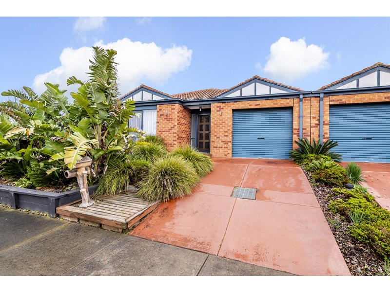 7 Staunton Walk, Cranbourne East VIC 3977