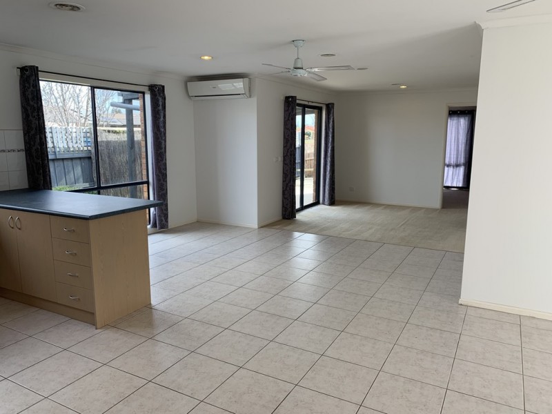 7 Staunton Walk, Cranbourne East VIC 3977