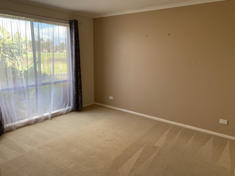 7 Staunton Walk, Cranbourne East VIC 3977