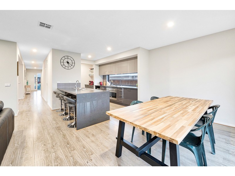 14 Moorgate Road, Clyde North VIC 3978