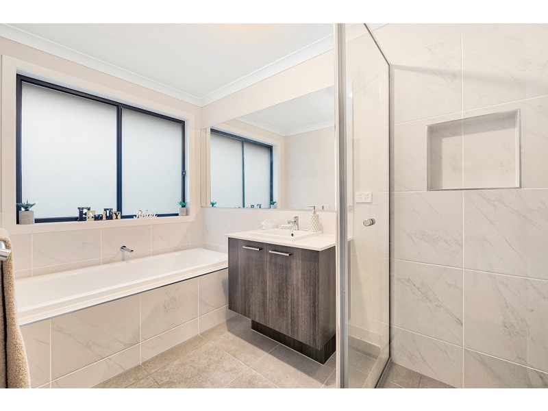 14 Moorgate Road, Clyde North VIC 3978