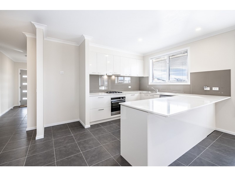 11 Bessie Drive, Cranbourne West VIC 3977