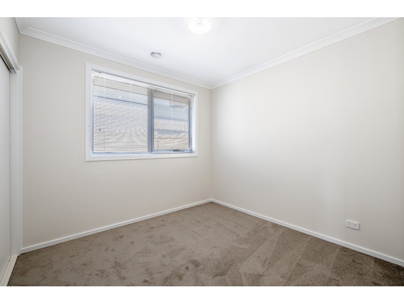 11 Bessie Drive, Cranbourne West VIC 3977