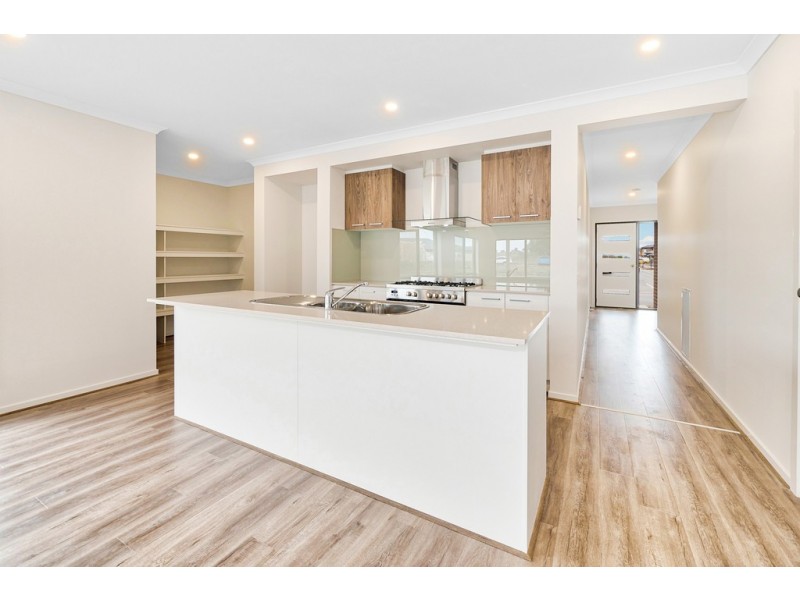 18 Powlett Drive, Clyde VIC 3978